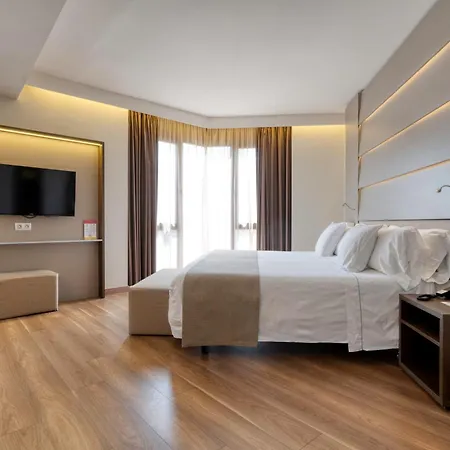 América 4*