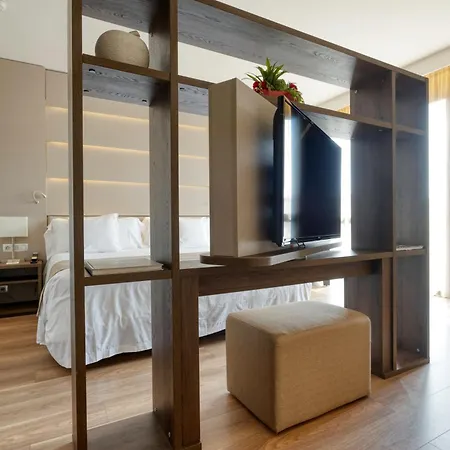 América 4*